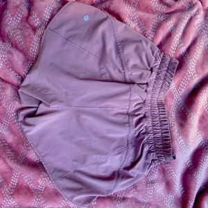 Perfect condition lululemon hotty hot shorts, no rip tag, no peeing, size 6